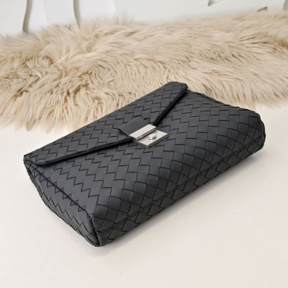 ラインと落ち着きのある BOTTEGA VENETA ボッテガヴェネタ コピー クラッチバッグ
