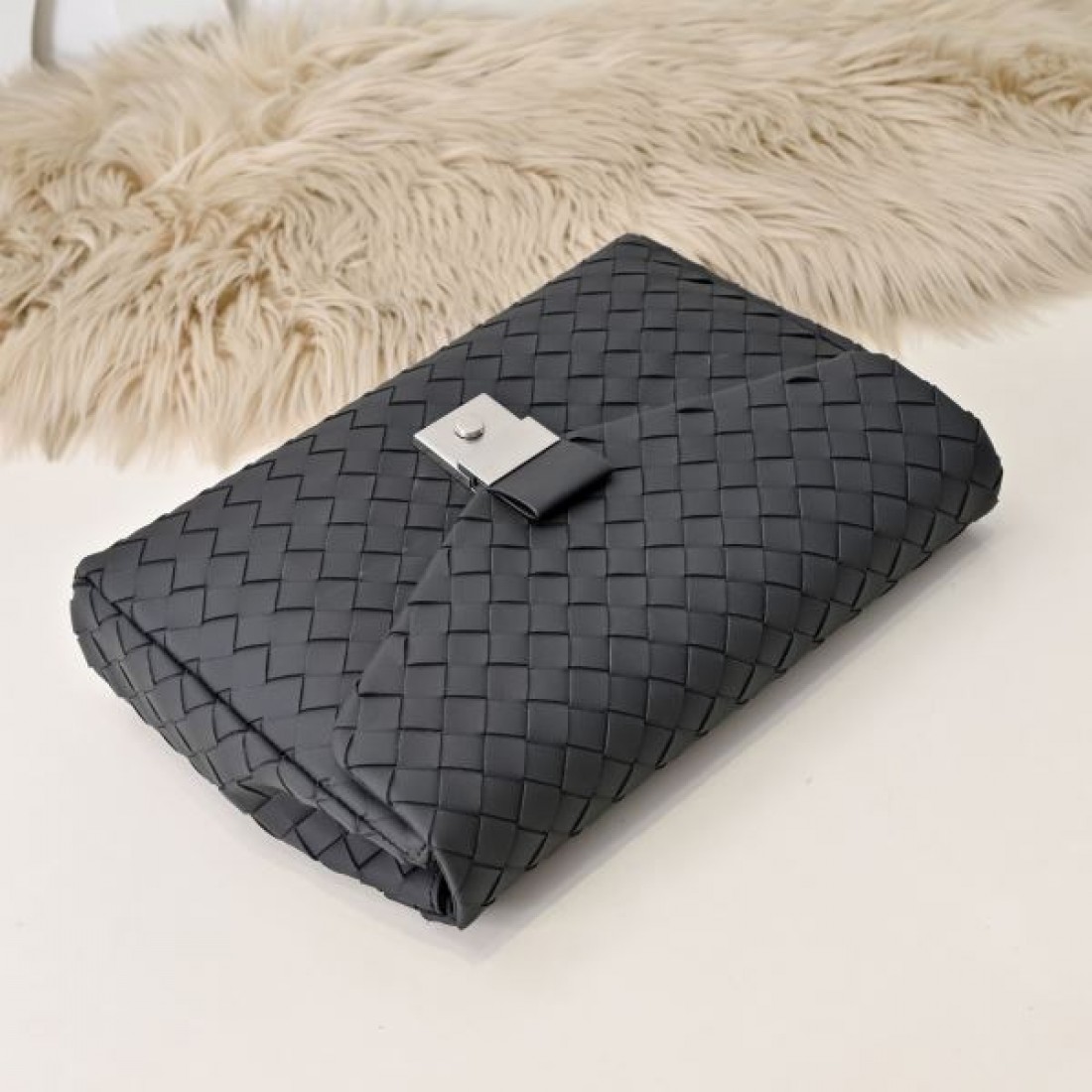 ラインと落ち着きのある BOTTEGA VENETA ボッテガヴェネタ コピー クラッチバッグ