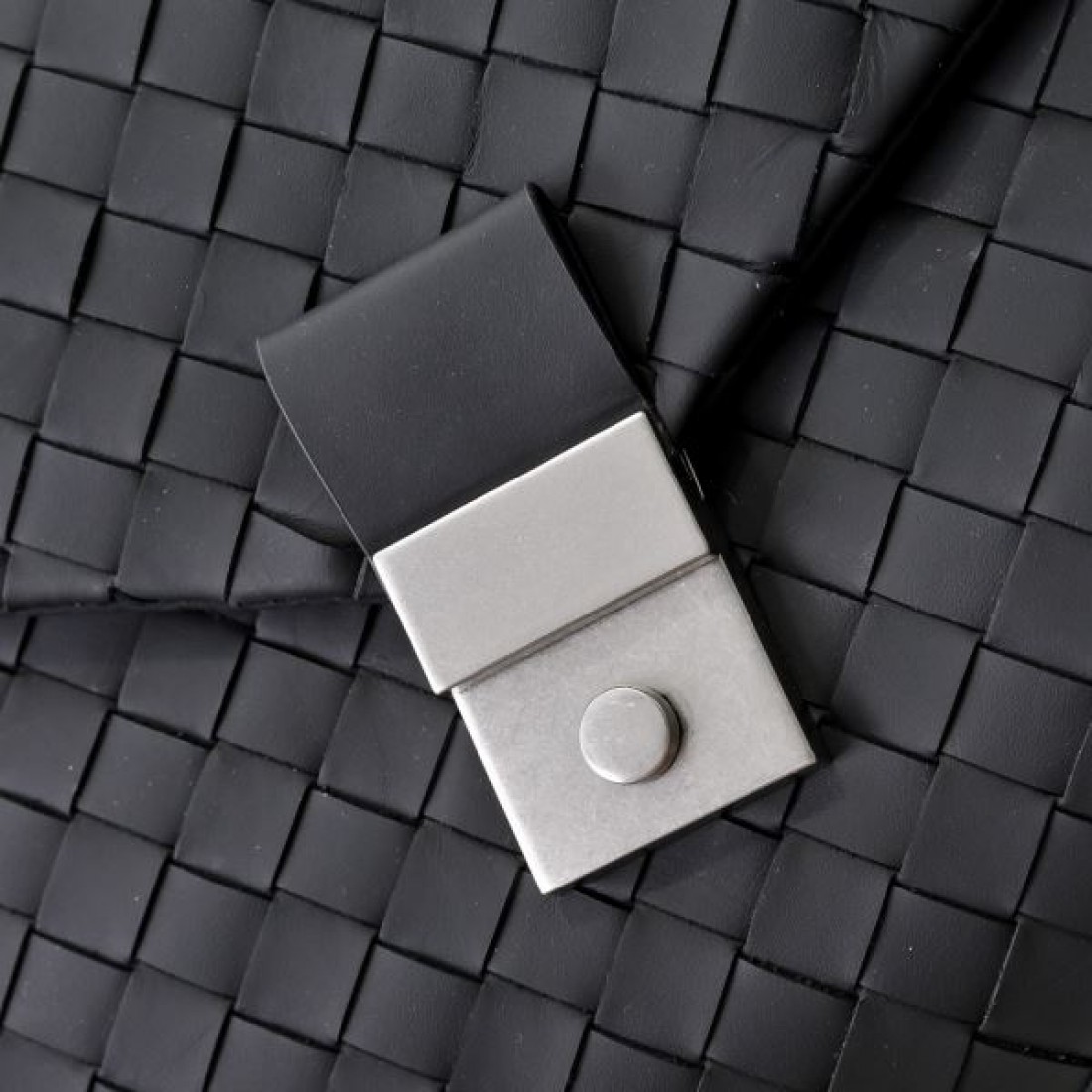 ラインと落ち着きのある BOTTEGA VENETA ボッテガヴェネタ コピー クラッチバッグ