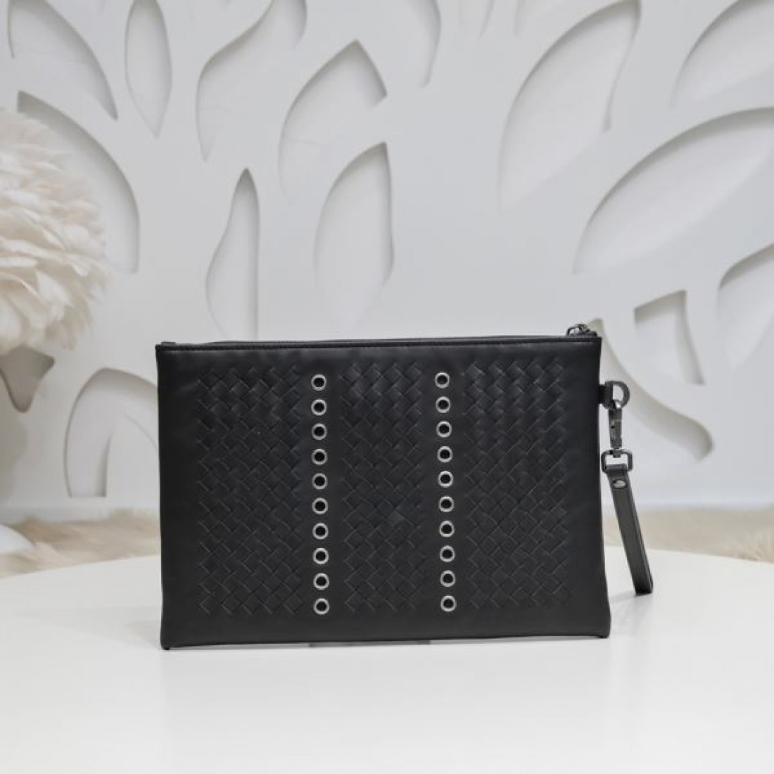BOTTEGA VENETA ボッテガヴェネタ コピー クラッチバッグ ミニマルで優雅な魅力を放つ