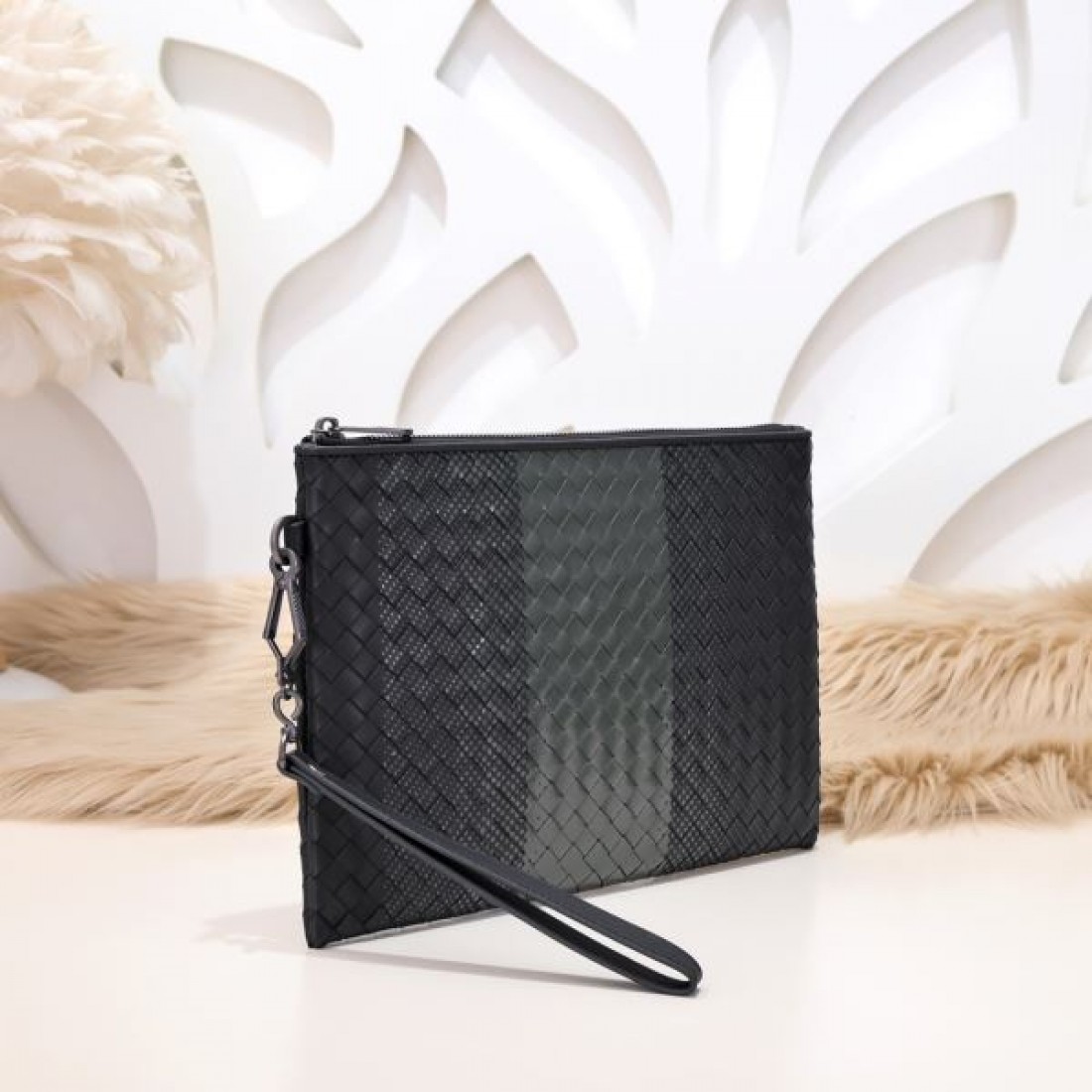 控えめな美しさが光る BOTTEGA VENETA ボッテガヴェネタ コピー クラッチバッグ