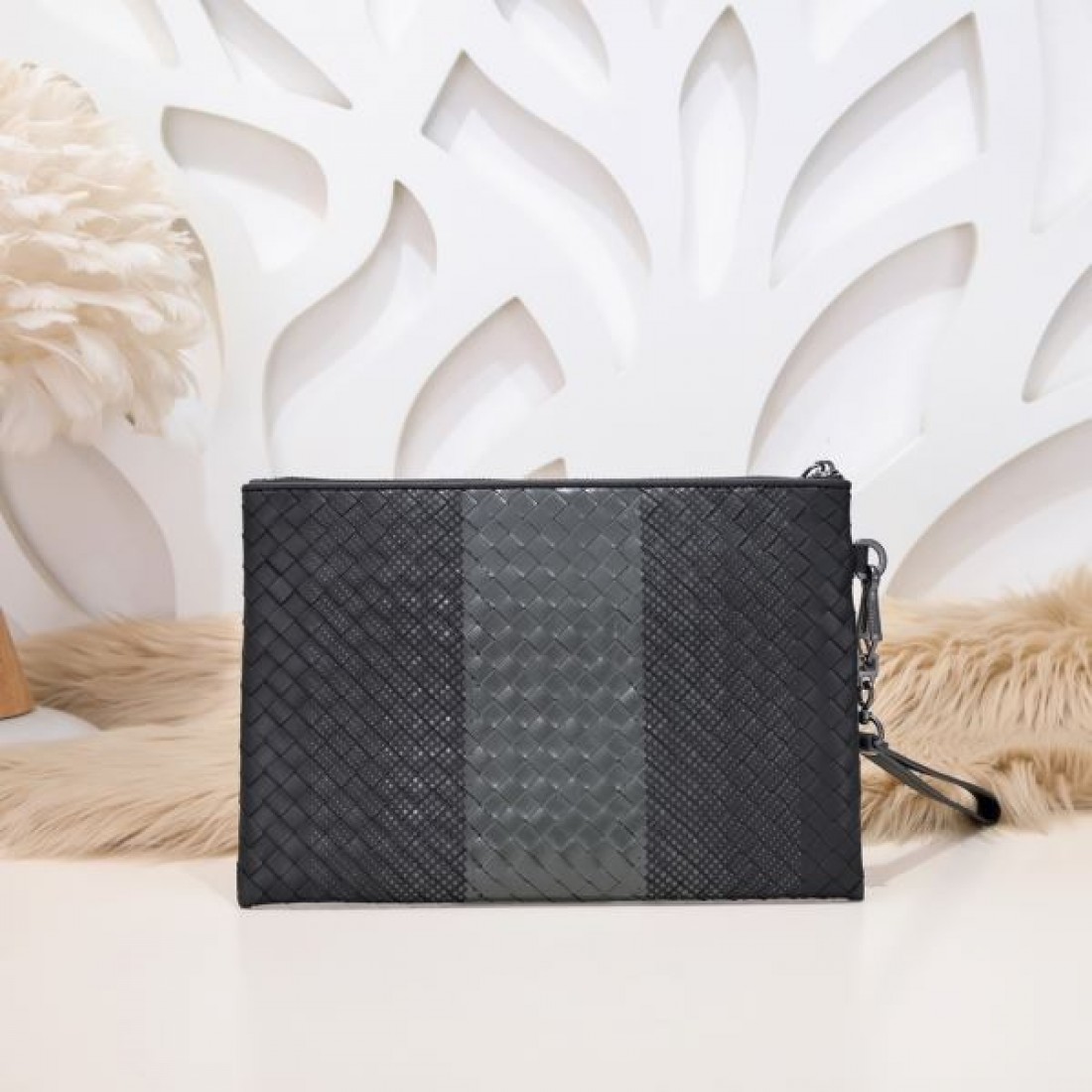 控えめな美しさが光る BOTTEGA VENETA ボッテガヴェネタ コピー クラッチバッグ