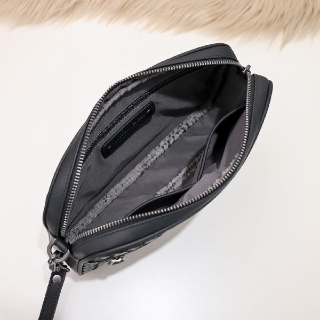 BOTTEGA VENETA ボッテガヴェネタ コピー クラッチバッグ タイムレスでエフォートレス