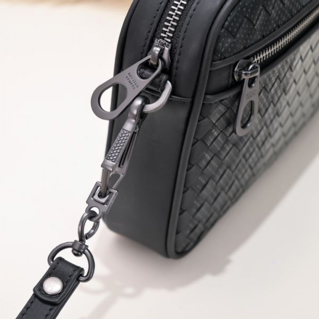 BOTTEGA VENETA ボッテガヴェネタ コピー クラッチバッグ タイムレスでエフォートレス