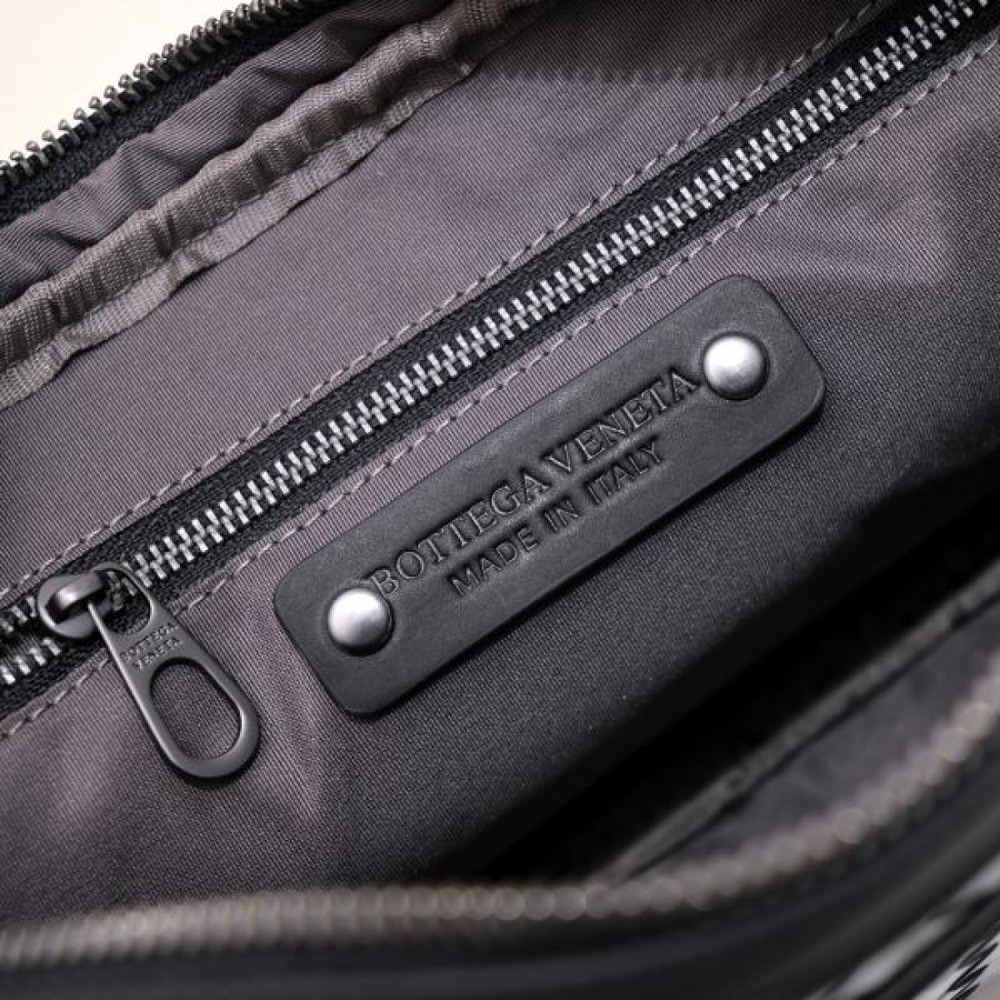 BOTTEGA VENETA ボッテガヴェネタ コピー クラッチバッグ タイムレスでエフォートレス