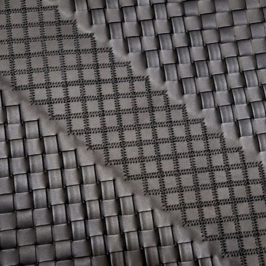 洗練と機能美を融合した ボッテガヴェネタ コピー クラッチバッグ BOTTEGA VENETA