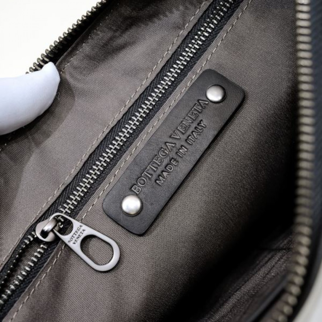エレガントでスマートな印象 BOTTEGA VENETA ボッテガヴェネタ コピー クラッチバッグ