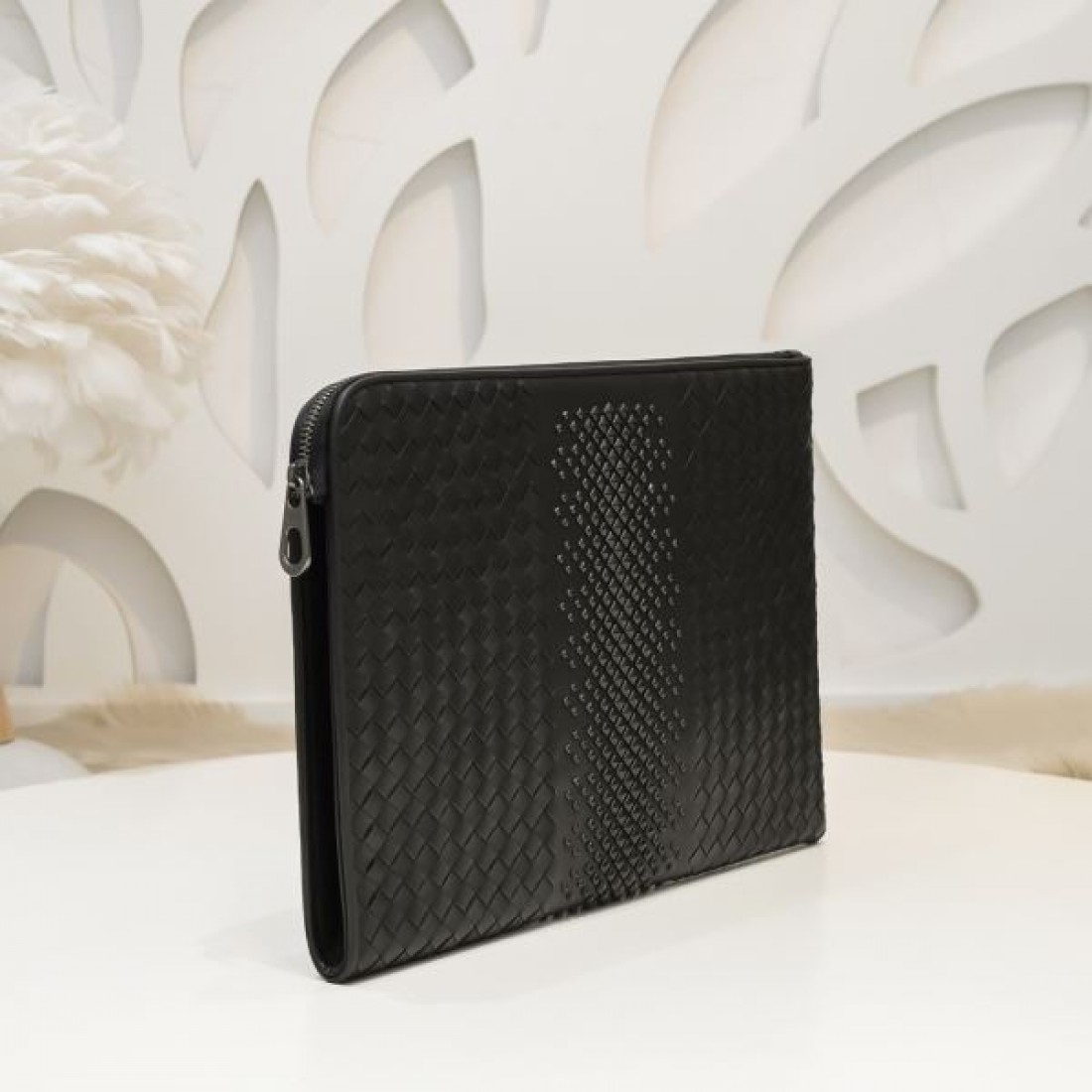 ボッテガヴェネタ コピー クラッチバッグ BOTTEGA VENETA 柔らかさと品格の絶妙バランス
