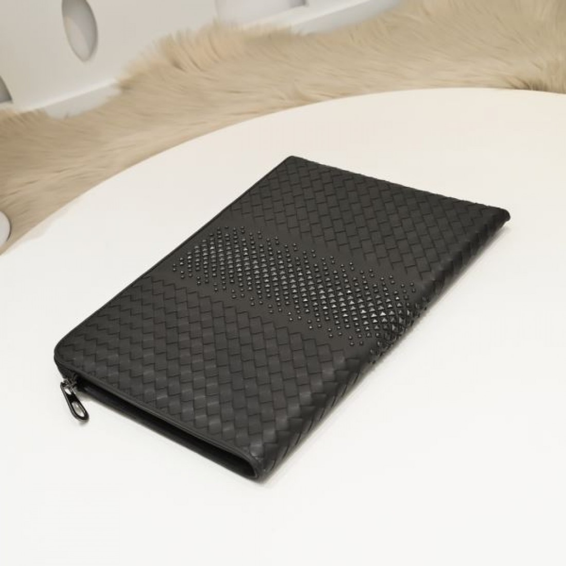 ボッテガヴェネタ コピー クラッチバッグ BOTTEGA VENETA 柔らかさと品格の絶妙バランス
