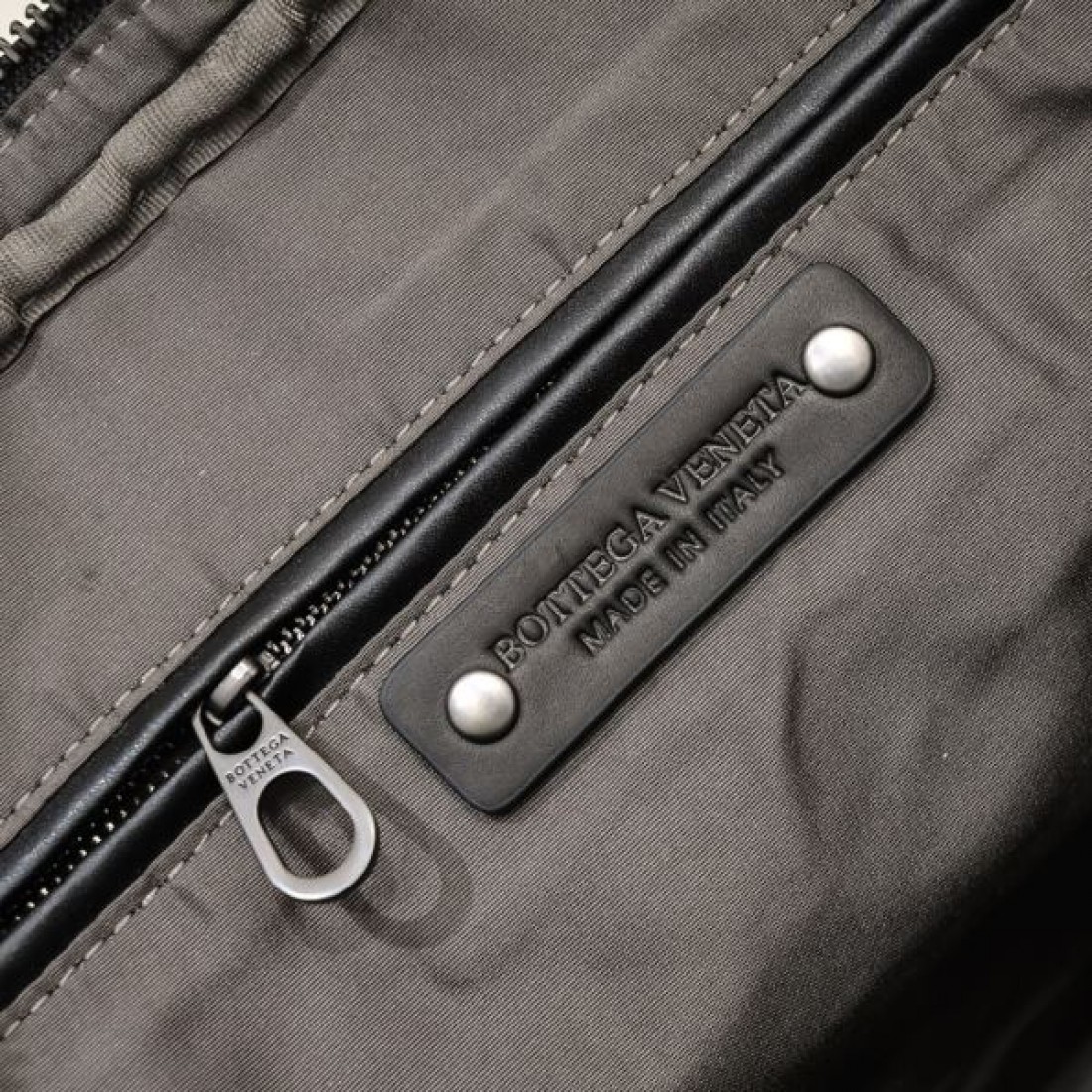 ボッテガヴェネタ コピー クラッチバッグ BOTTEGA VENETA 柔らかさと品格の絶妙バランス