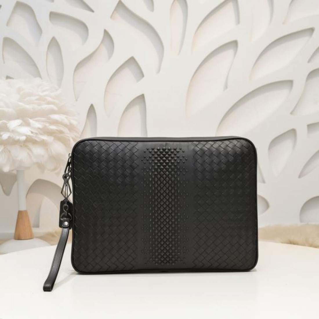 クラフト感と現代性を兼ね備えた BOTTEGA VENETA ボッテガヴェネタ コピー クラッチバッグ