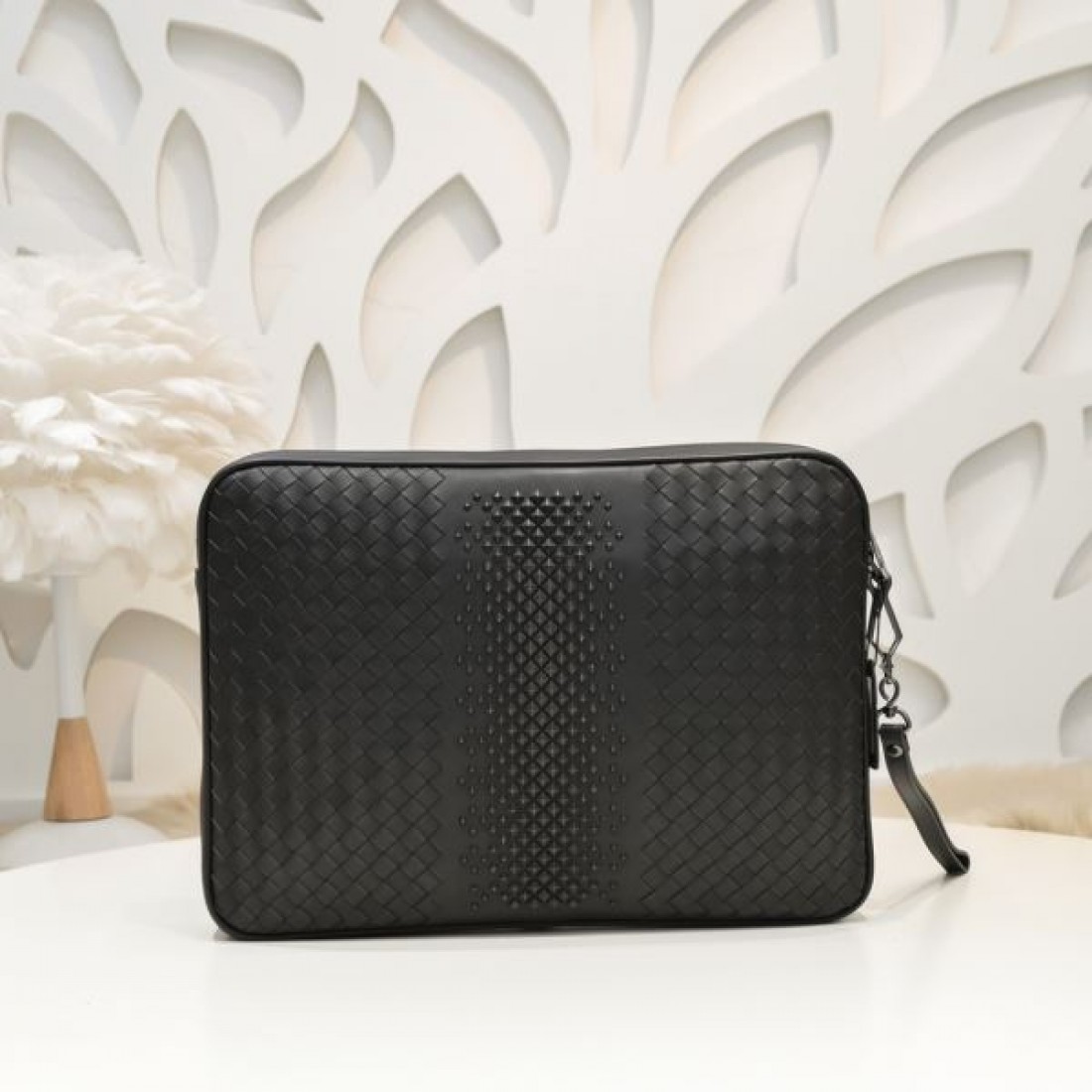 クラフト感と現代性を兼ね備えた BOTTEGA VENETA ボッテガヴェネタ コピー クラッチバッグ