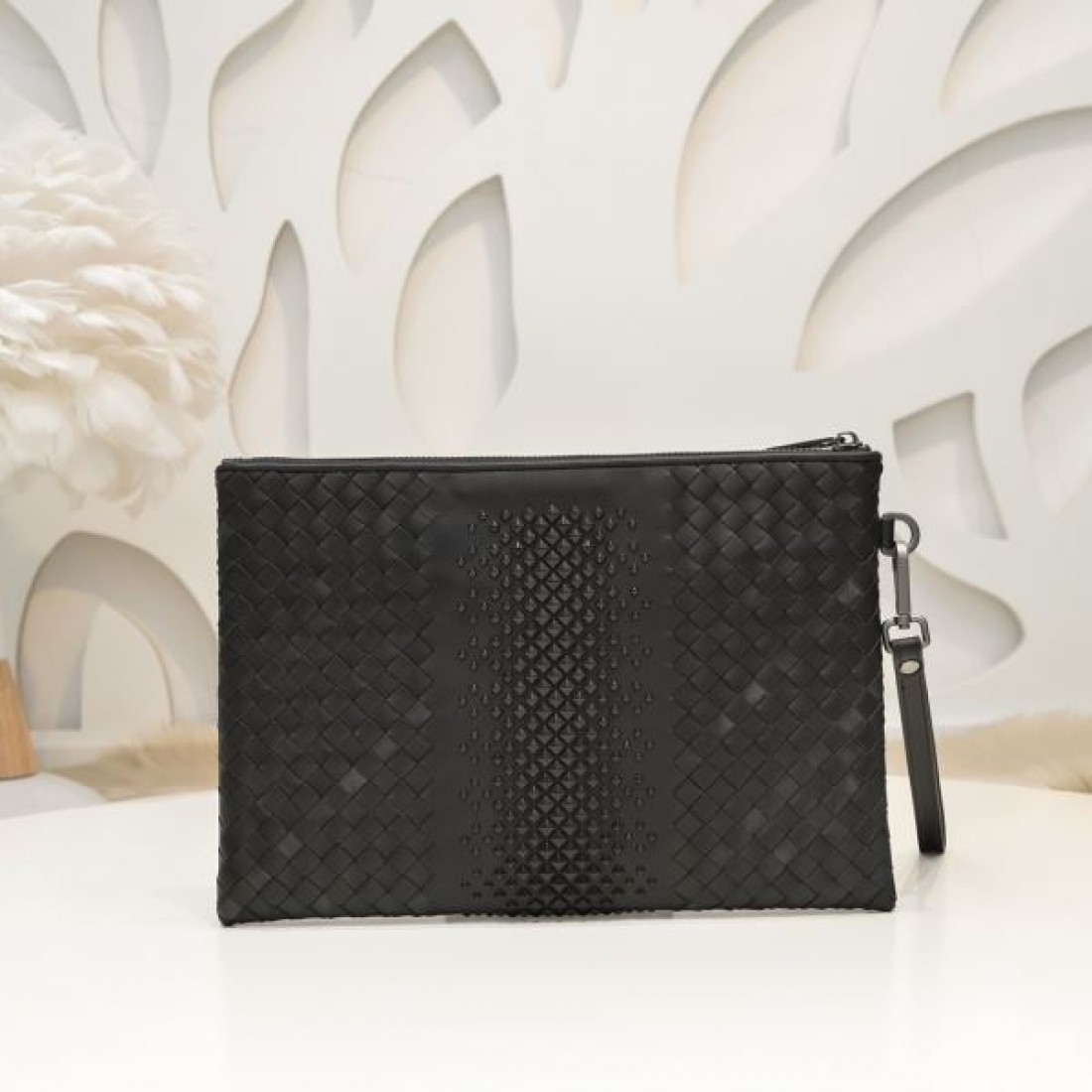 落ち着いたとミニマルな BOTTEGA VENETA ボッテガヴェネタ 偽物 クラッチバッグ