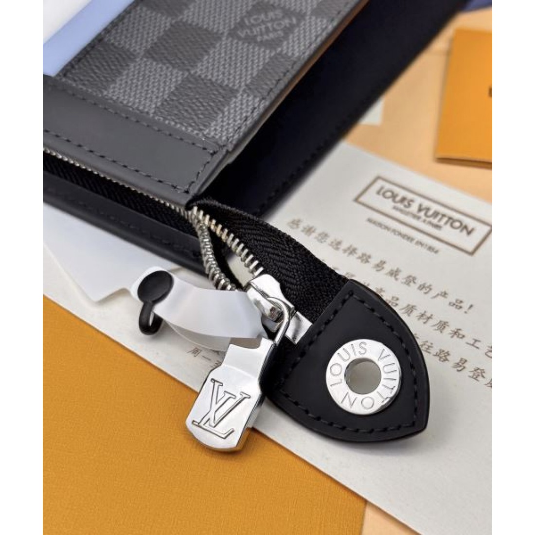 スマートで品格ある LOUIS VUITTON ルイヴィトン コピー クラッチバッグ
