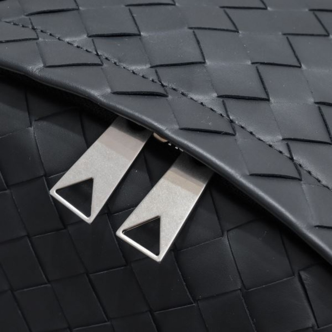 ディテールと機能性を両立する BOTTEGA VENETA ボッテガヴェネ 偽物 バックパック