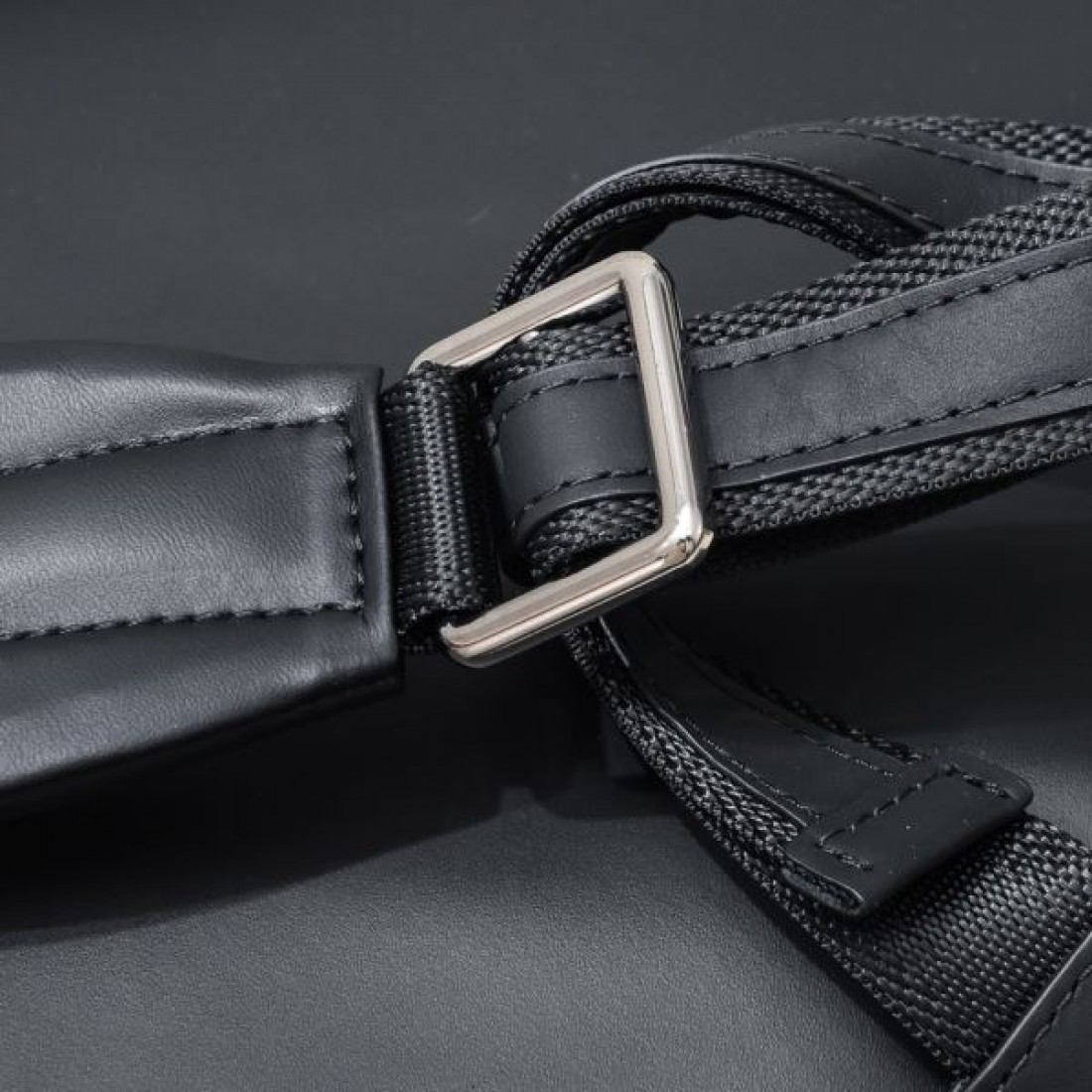 ディテールと機能性を両立する BOTTEGA VENETA ボッテガヴェネ 偽物 バックパック