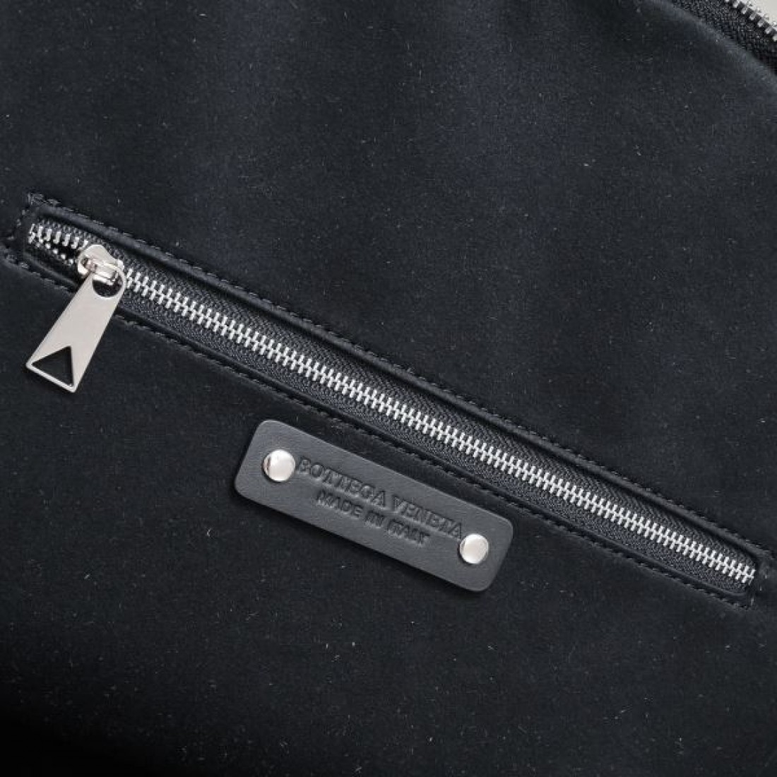 ディテールと機能性を両立する BOTTEGA VENETA ボッテガヴェネ 偽物 バックパック