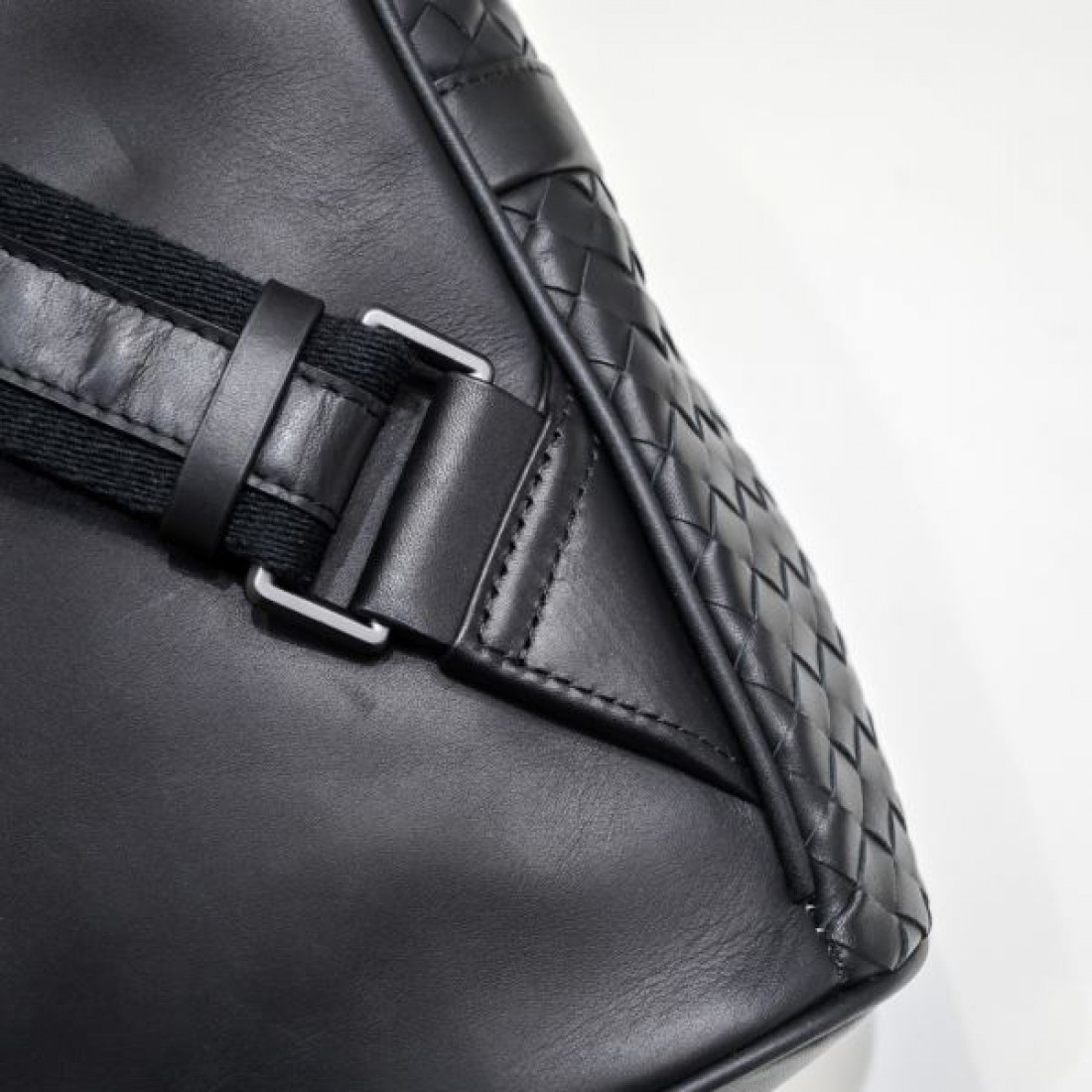 機能性と芸術性を兼ね備えた BOTTEGA VENETA ボッテガヴェネタ コピー バックパック