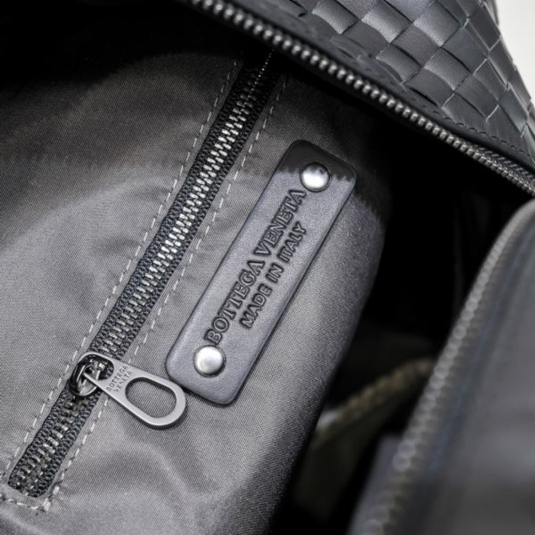 機能性と芸術性を兼ね備えた BOTTEGA VENETA ボッテガヴェネタ コピー バックパック