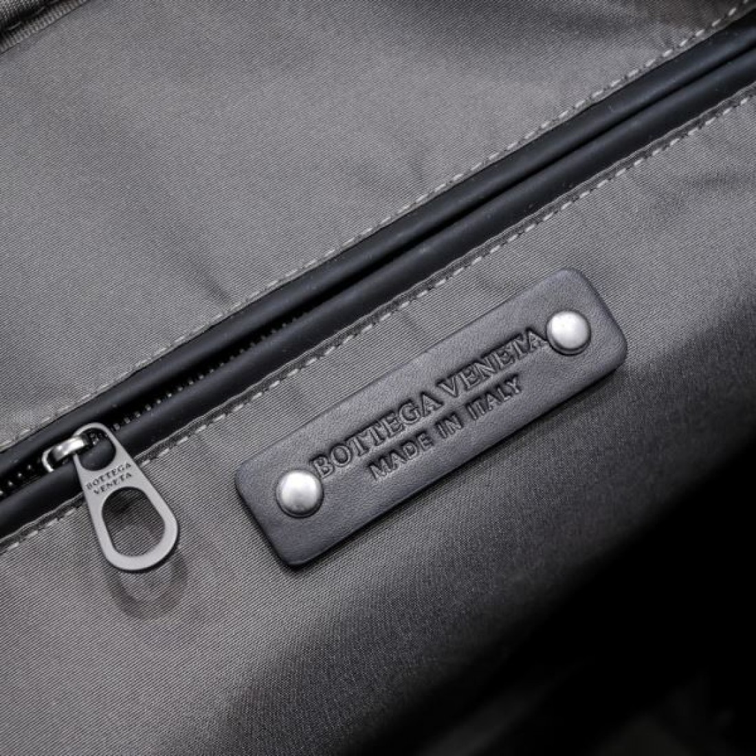 BOTTEGA VENETA ボッテガヴェネタ コピー バックパック モダンで控えめな存在感
