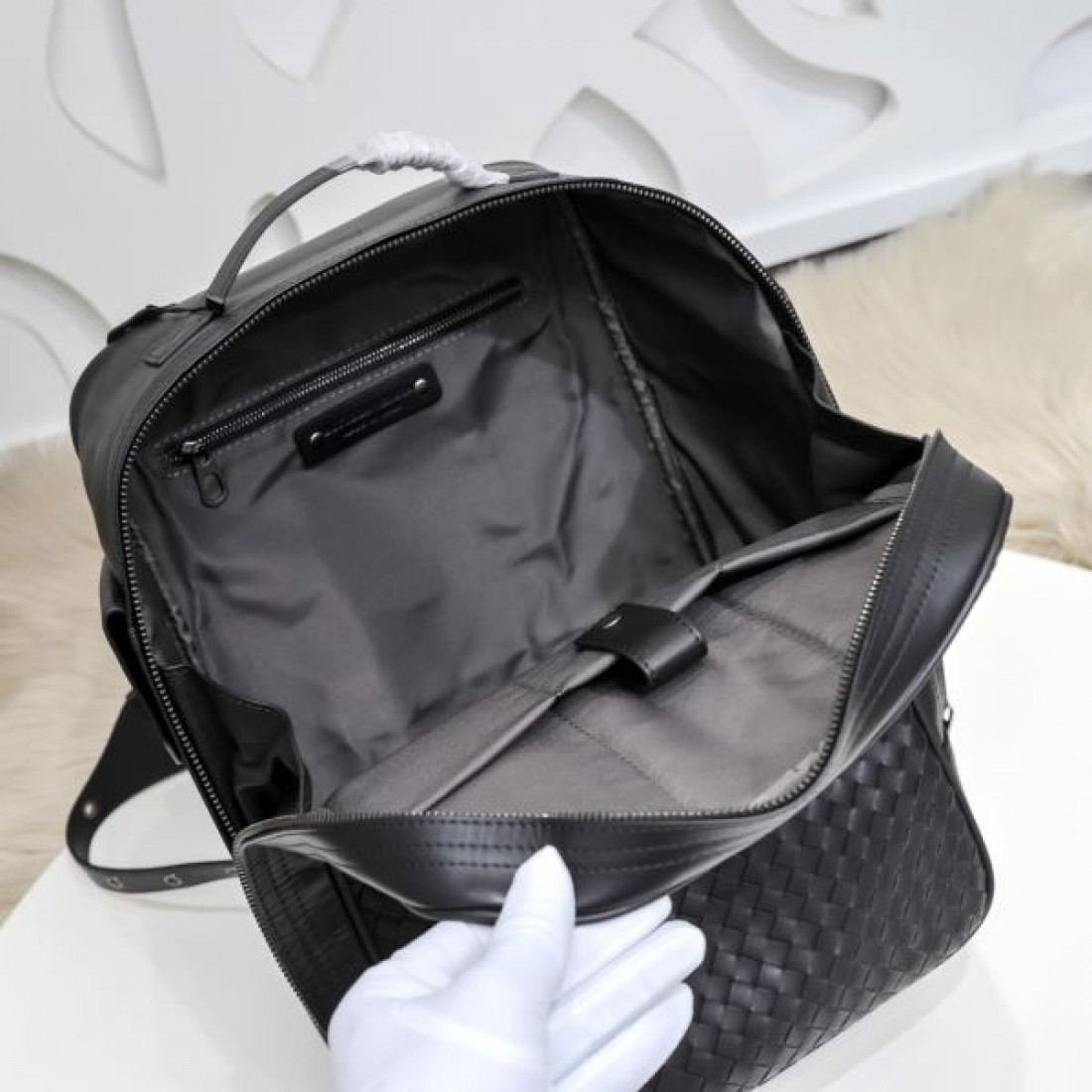 BOTTEGA VENETA ボッテガヴェネタ コピー バックパック モダンで控えめな存在感