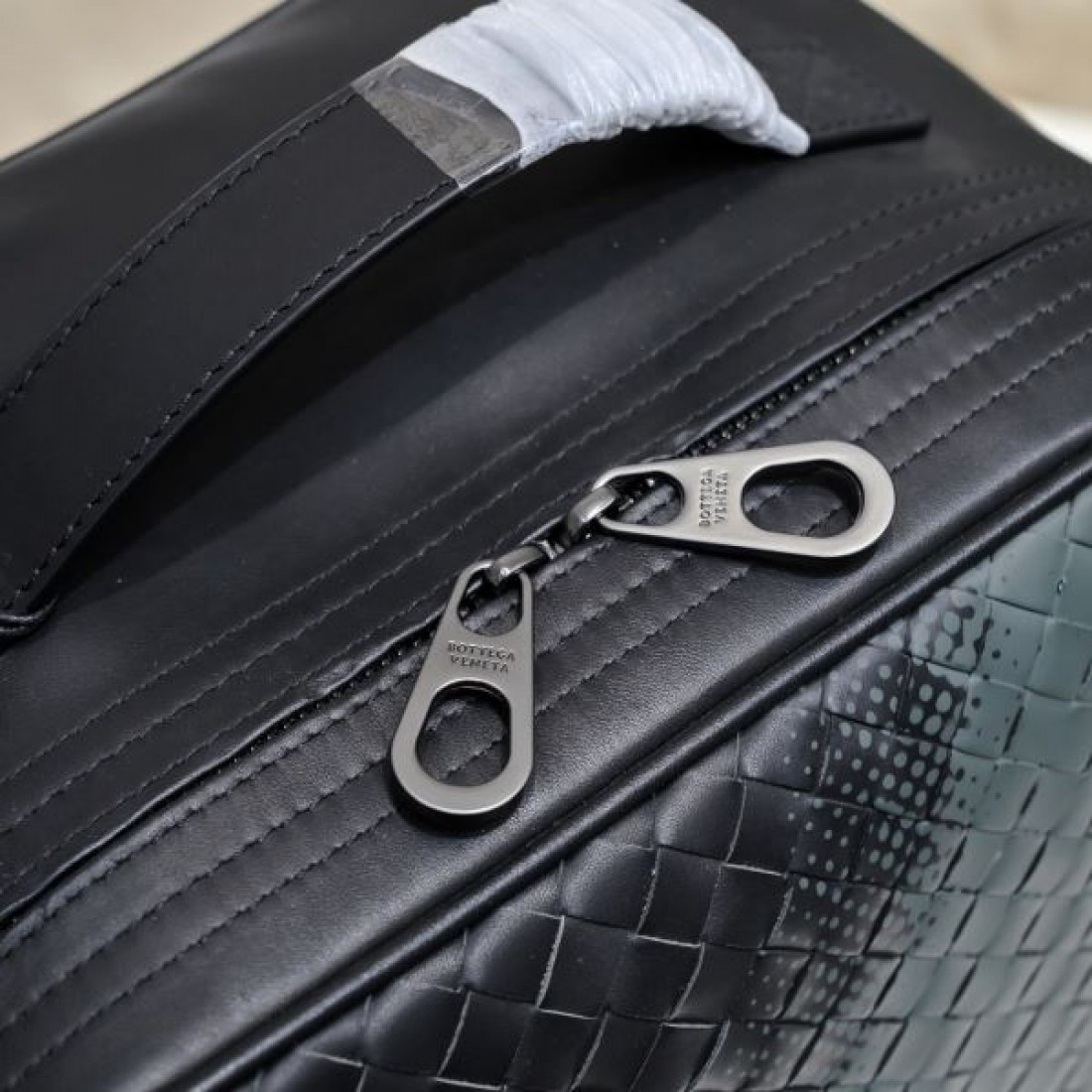ラインと静かな高級感を纏う ボッテガヴェネタ コピー バックパック BOTTEGA VENETA
