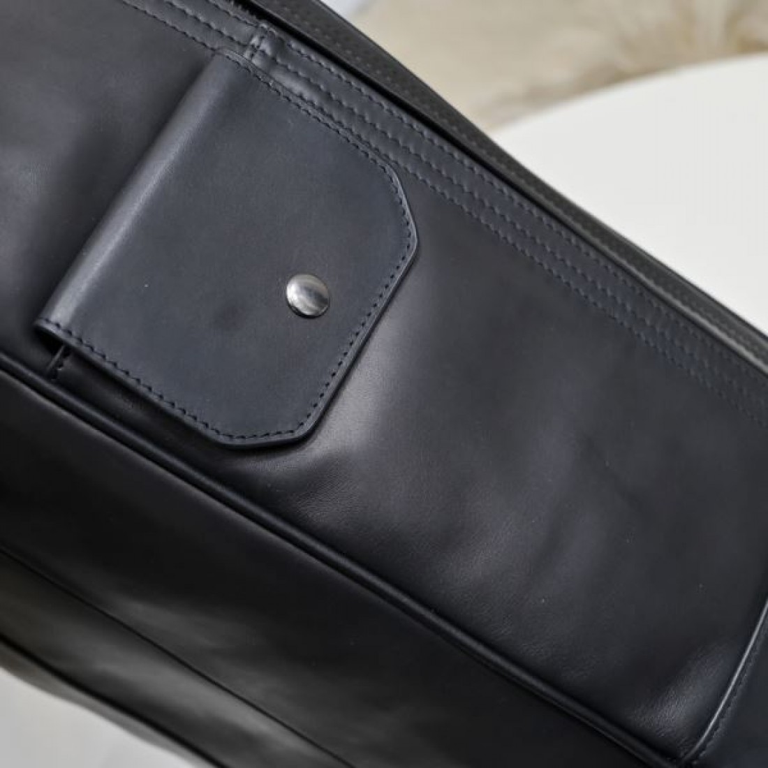 ラインと静かな高級感を纏う ボッテガヴェネタ コピー バックパック BOTTEGA VENETA