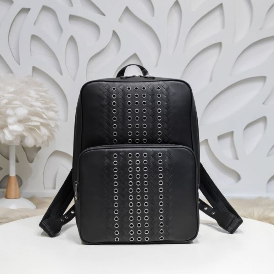 上質でクラフト感あふれる BOTTEGA VENETA ボッテガヴェネタ コピー バックパック