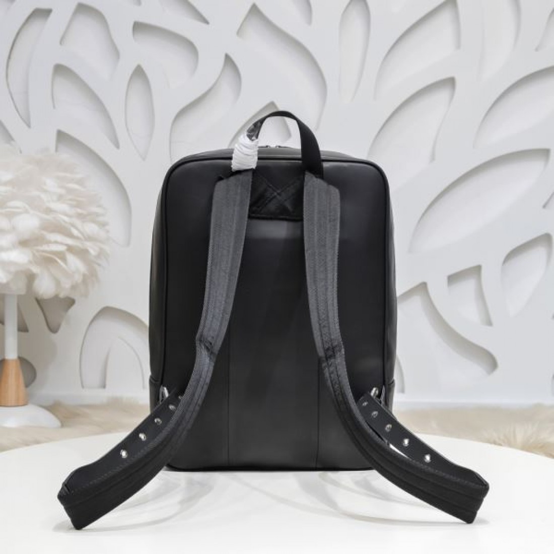 上質でクラフト感あふれる BOTTEGA VENETA ボッテガヴェネタ コピー バックパック