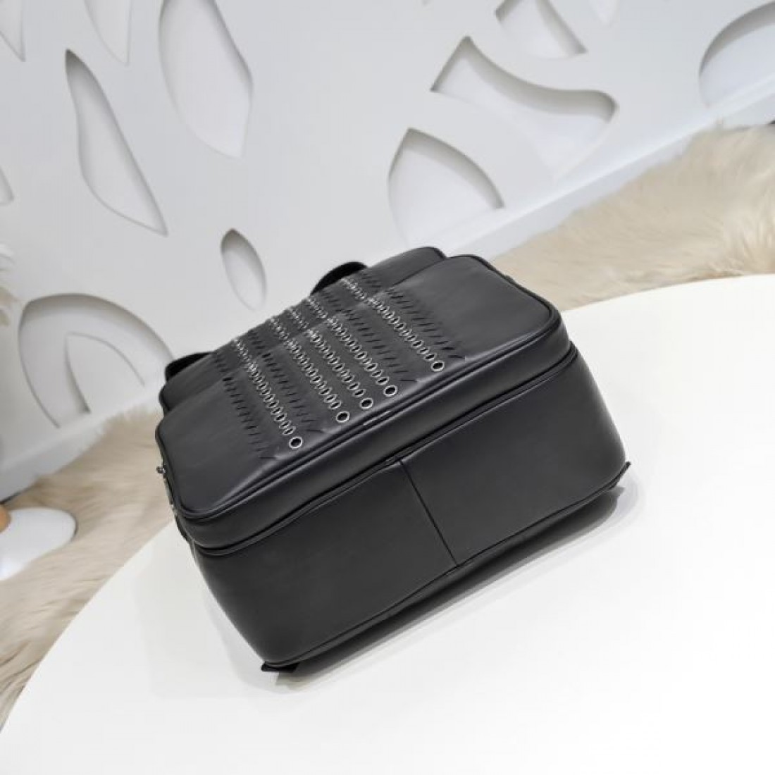 上質でクラフト感あふれる BOTTEGA VENETA ボッテガヴェネタ コピー バックパック