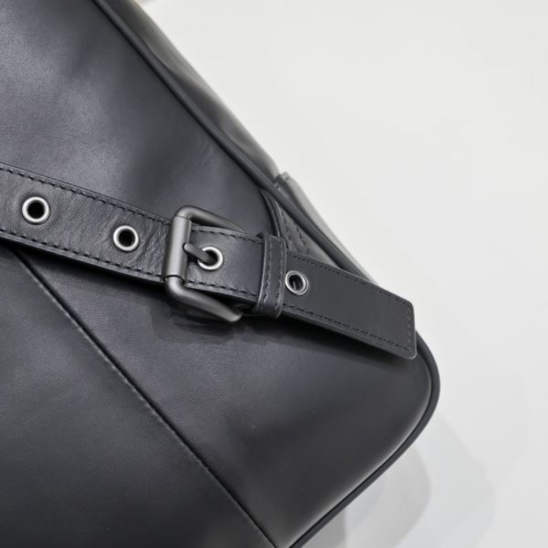 上質でクラフト感あふれる BOTTEGA VENETA ボッテガヴェネタ コピー バックパック
