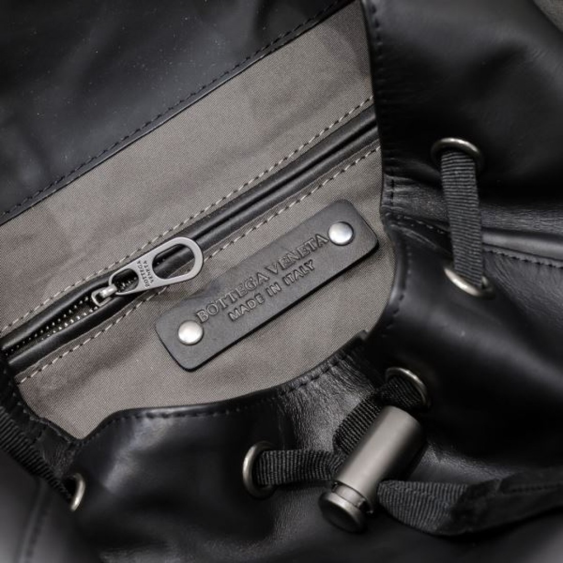 BOTTEGA VENETA ボッテガヴェネタ コピー バックパック エフォートレスで都会的な魅力