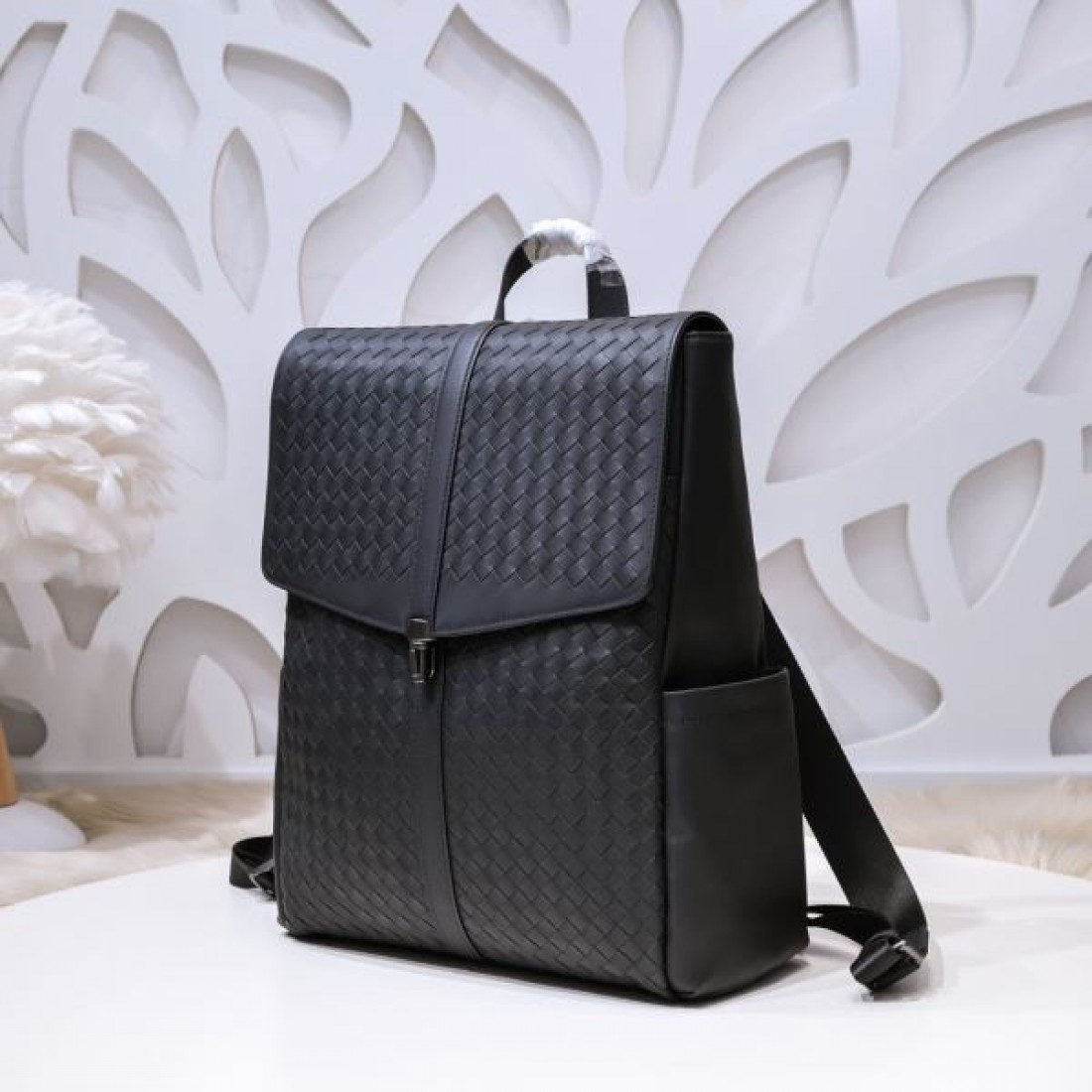 静寂さと個性が融合する ボッテガヴェネタ コピー バックパック BOTTEGA VENETA