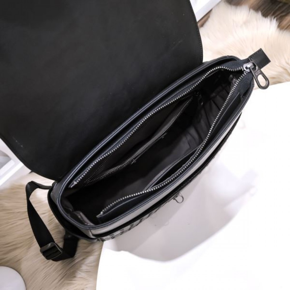静寂さと個性が融合する ボッテガヴェネタ コピー バックパック BOTTEGA VENETA