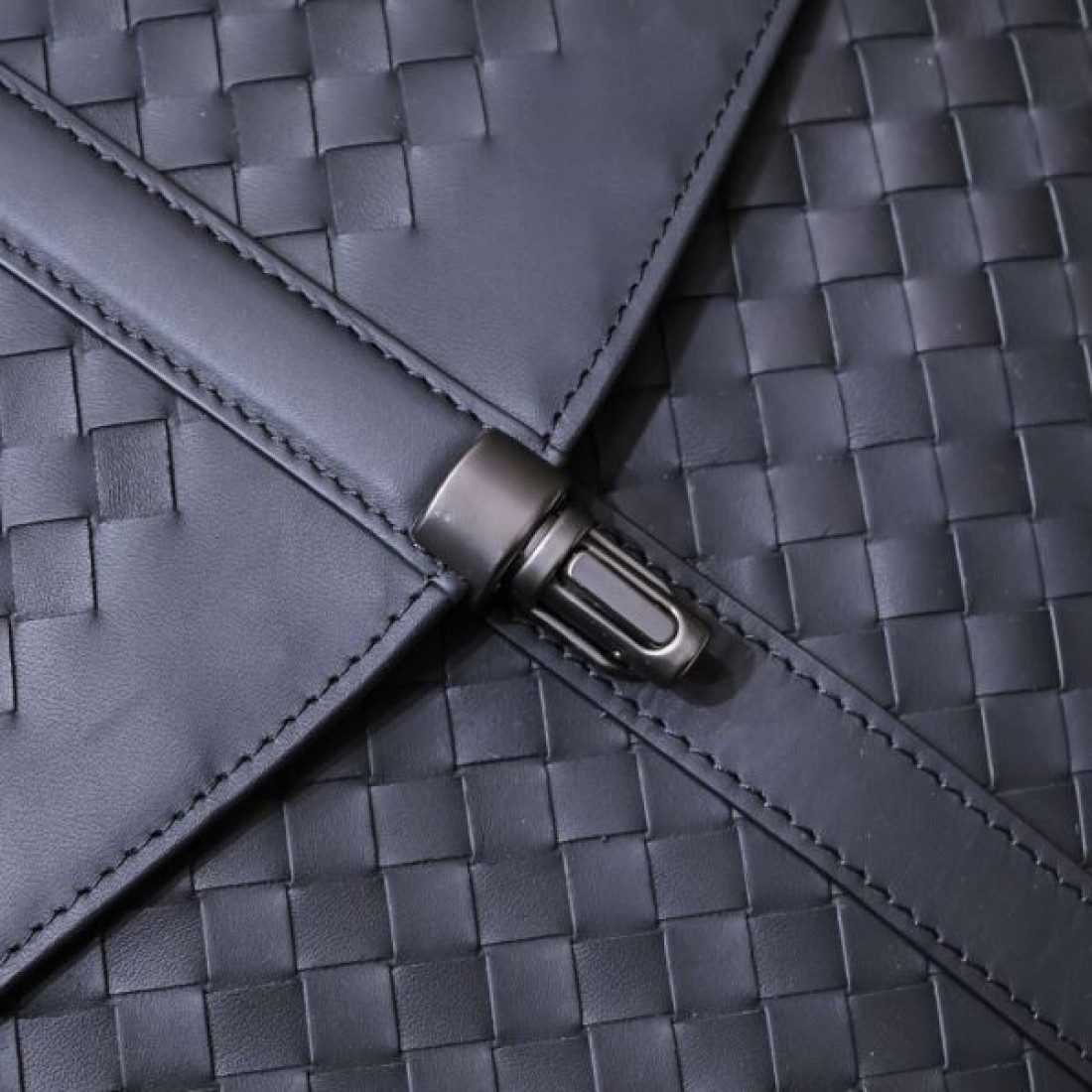 静寂さと個性が融合する ボッテガヴェネタ コピー バックパック BOTTEGA VENETA