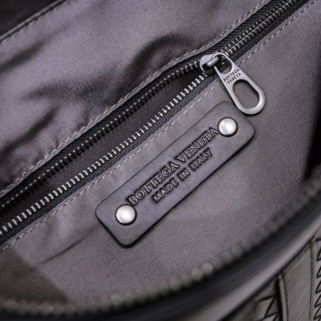 静寂さと個性が融合する ボッテガヴェネタ コピー バックパック BOTTEGA VENETA