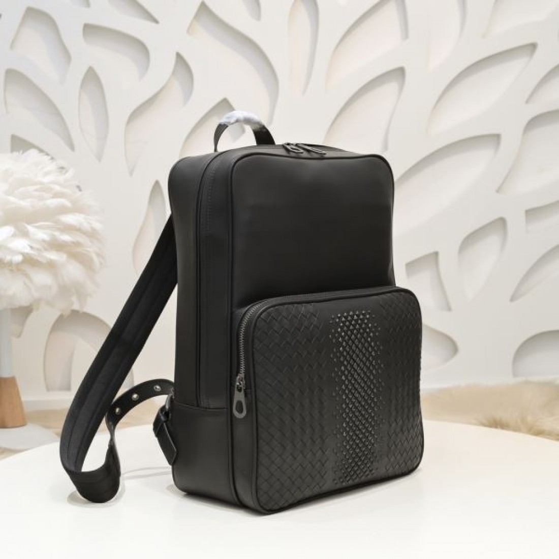 BOTTEGA VENETA ボッテガヴェネタ コピー バックパック 洗練とクラフト感の融合美