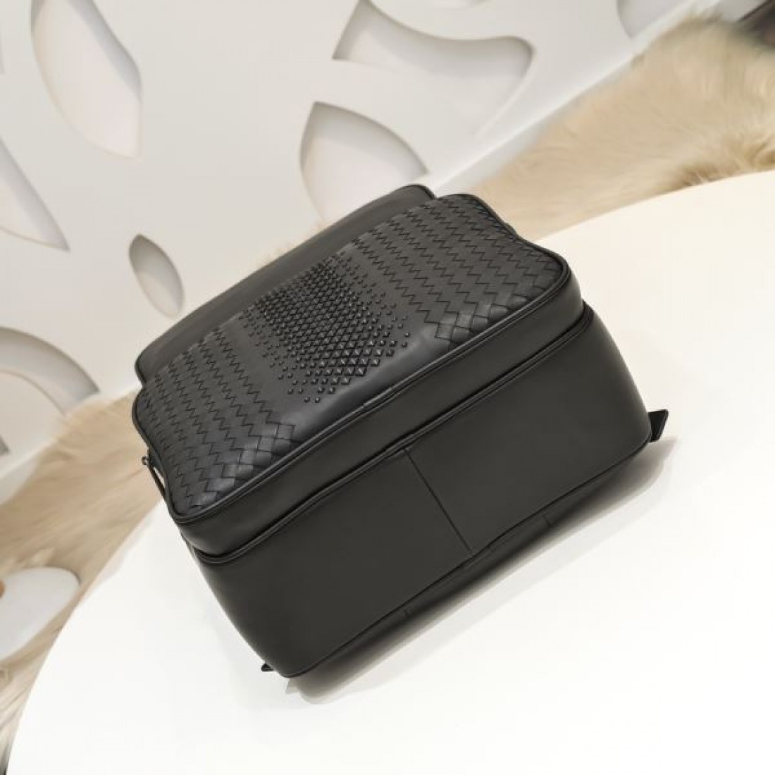 BOTTEGA VENETA ボッテガヴェネタ コピー バックパック 洗練とクラフト感の融合美