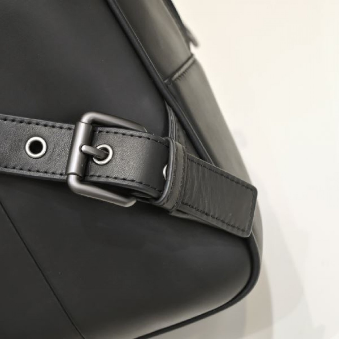 BOTTEGA VENETA ボッテガヴェネタ コピー バックパック 洗練とクラフト感の融合美