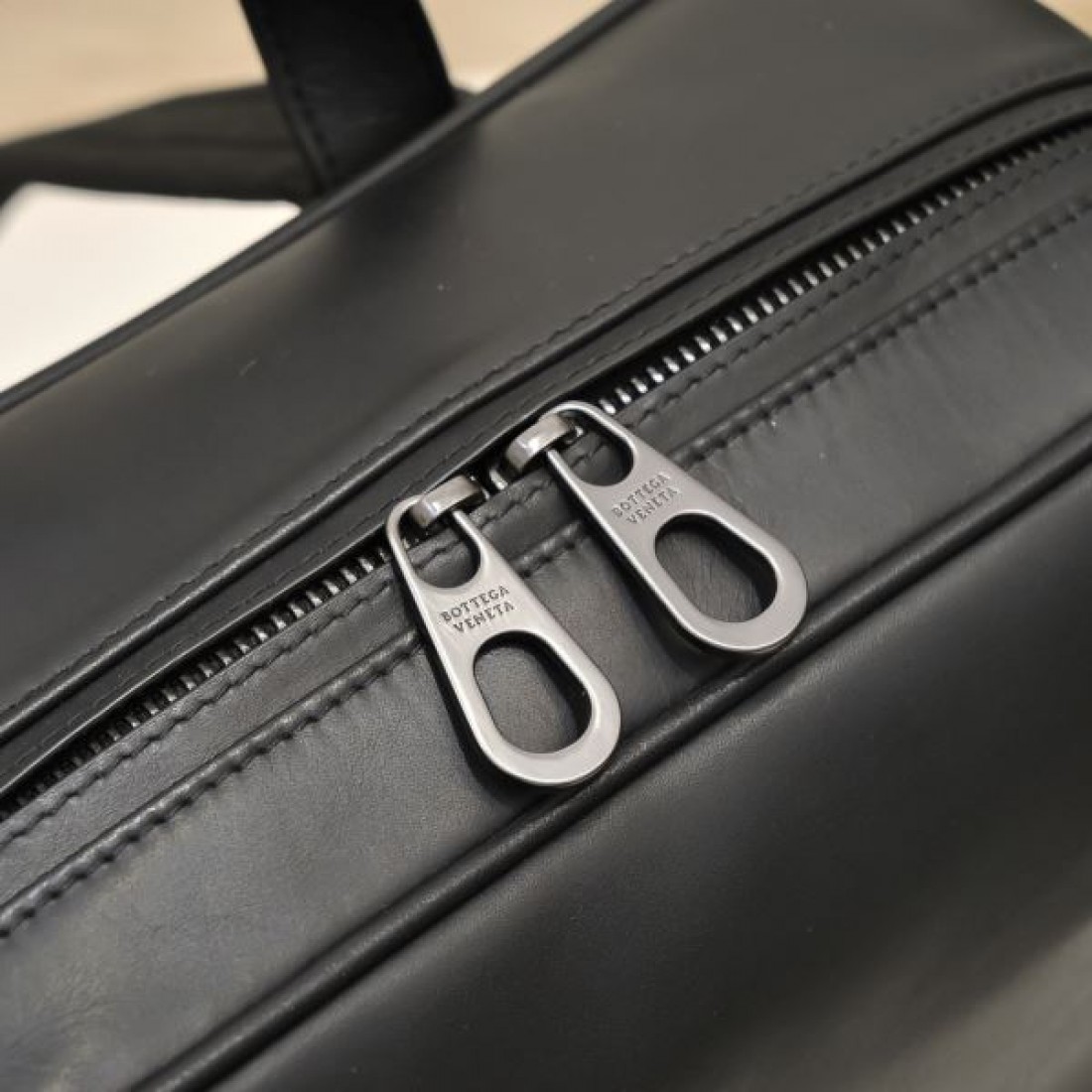 BOTTEGA VENETA ボッテガヴェネタ コピー バックパック 洗練とクラフト感の融合美