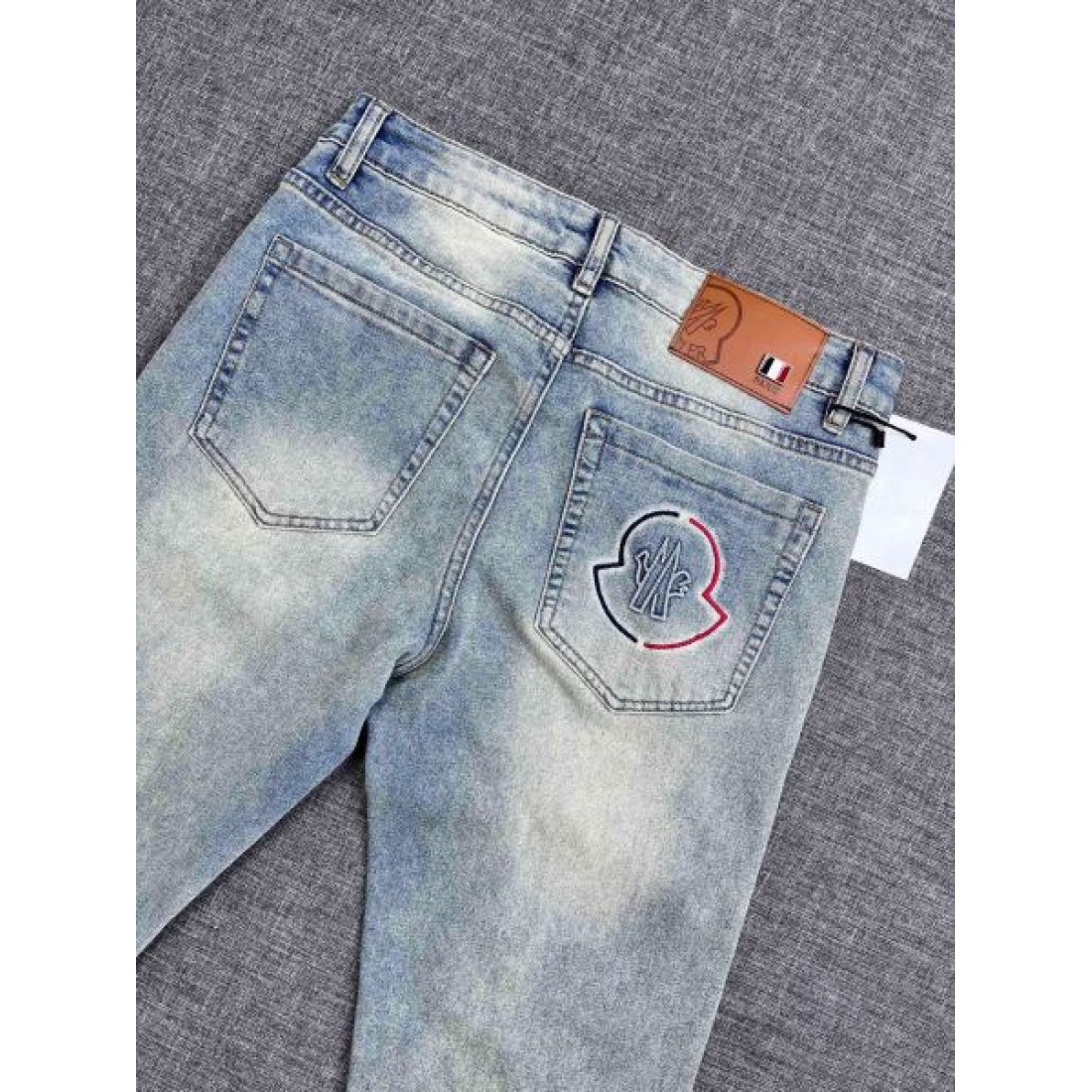 海外セレブ風コーデ！MONCLER モンクレール コピー ジーパン 上質な素材感