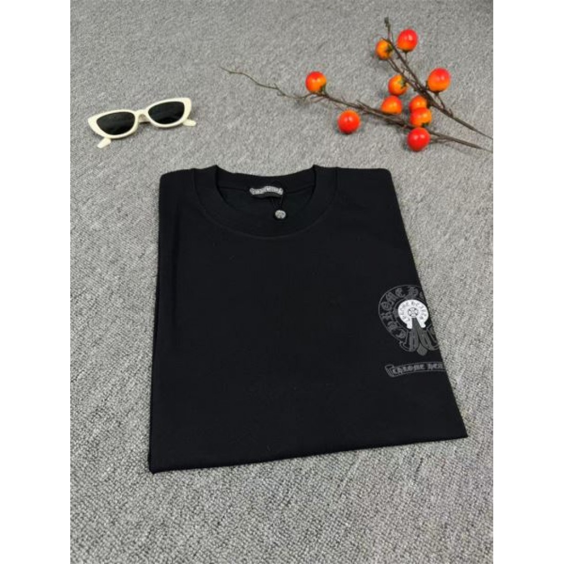 CHROME HEARTS クロムハーツ 偽物 半袖Tシャツ で纏う洗練された大胆さ