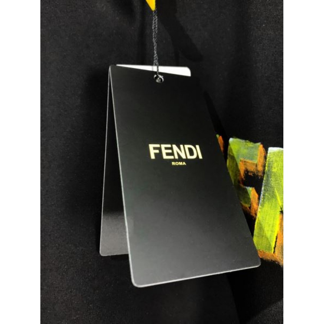FENDI フェンデイ コピー 半袖Tシャツ で纏うスマートで大胆なデザイン