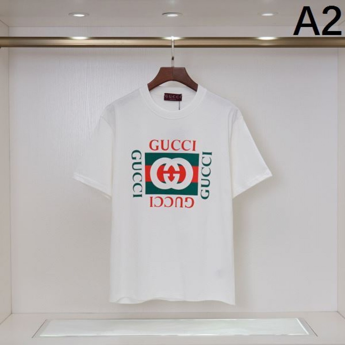  GUCCI グッチ 偽物 半袖Tシャツ で纏う上品で柔らかな雰囲気