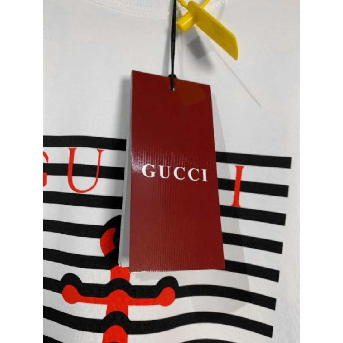 上質で大胆な印象を放つ GUCCI グッチ スーパーコピー 半袖Tシャツ 洗練された