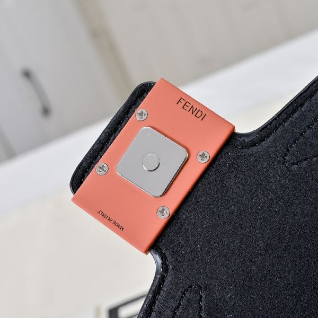 エレガントで実用的な FENDI フェンデイ コピー トートバッグ で差をつける