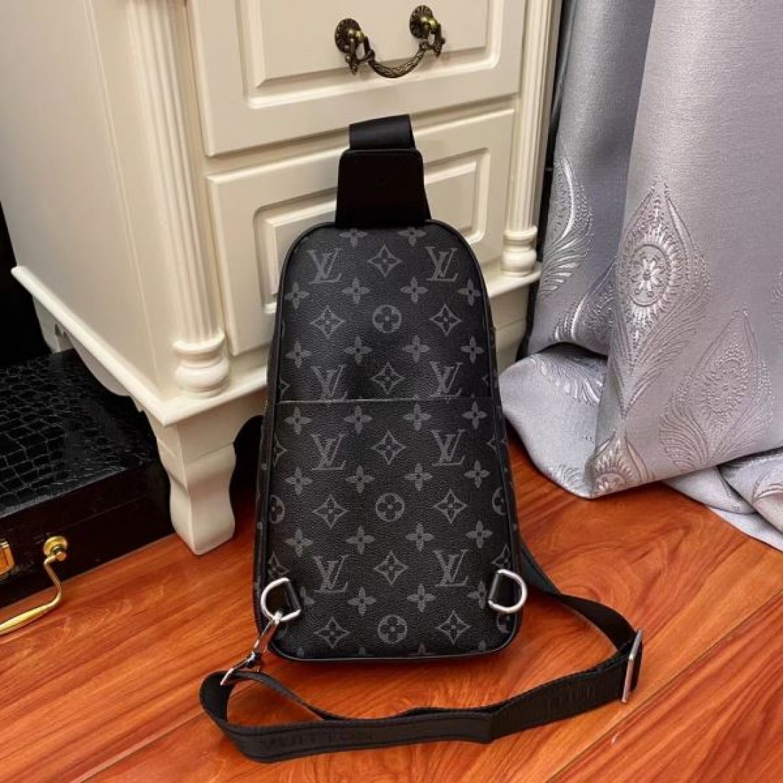 高級感が際立つ LOUIS VUITTON ルイヴィトン コピー チェストバッグ まろやかな