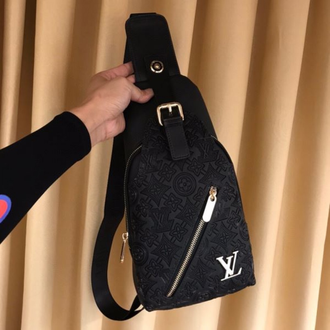 シーズンの流行にチェック LOUIS VUITTON ルイヴィトン コピー チェストバッグ 海外セレブ風コーデ