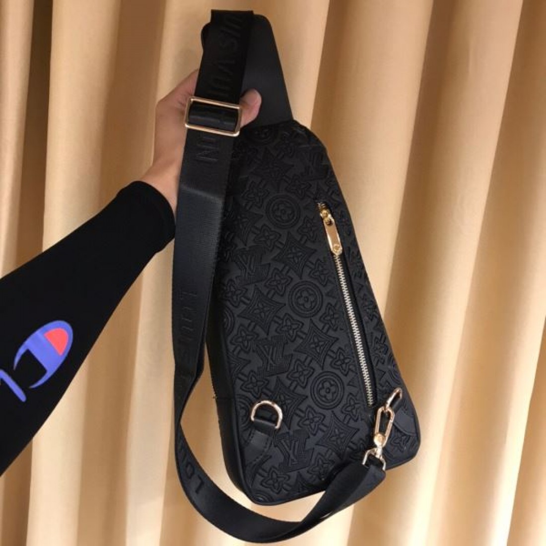 シーズンの流行にチェック LOUIS VUITTON ルイヴィトン コピー チェストバッグ 海外セレブ風コーデ