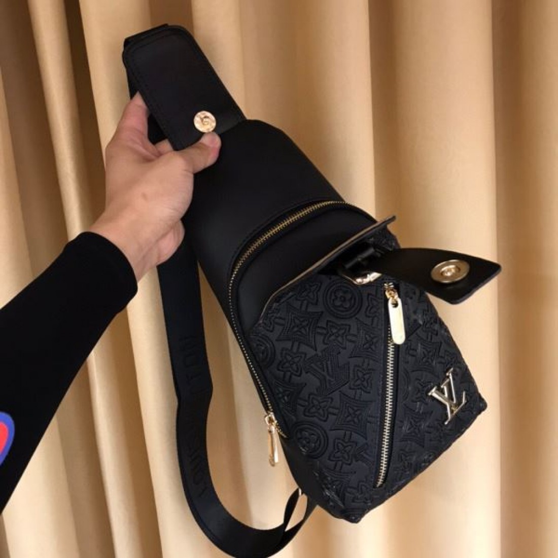 シーズンの流行にチェック LOUIS VUITTON ルイヴィトン コピー チェストバッグ 海外セレブ風コーデ